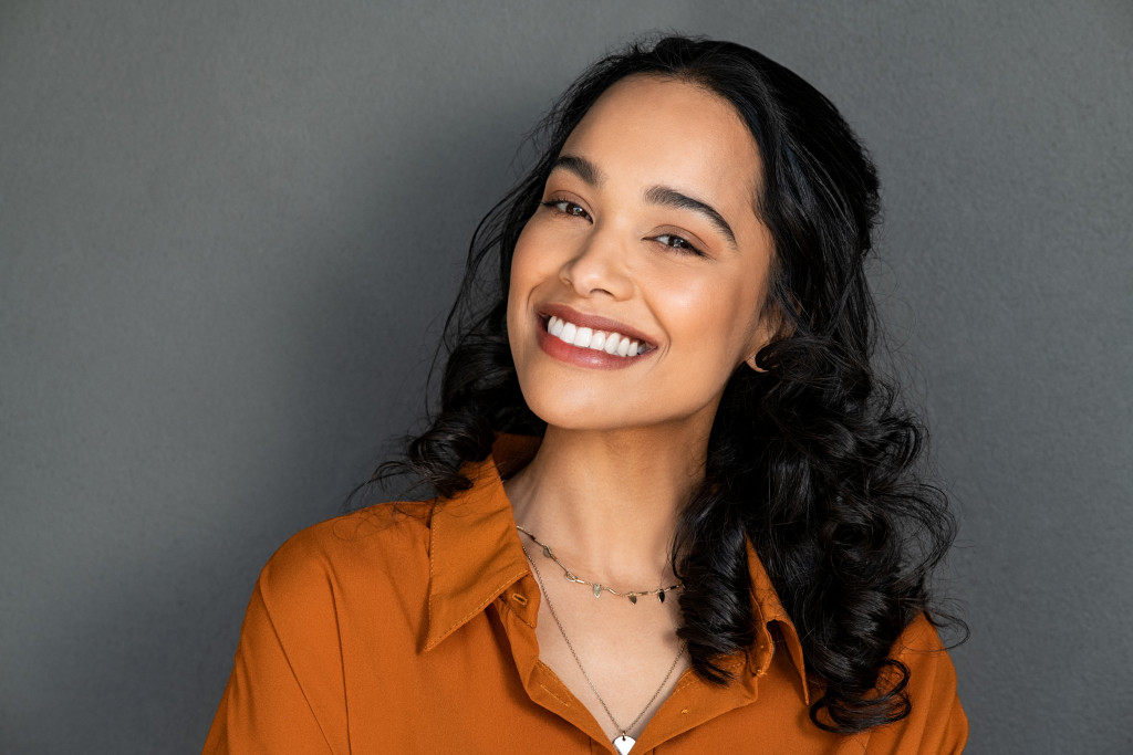 beautiful woman smiling showing teeth