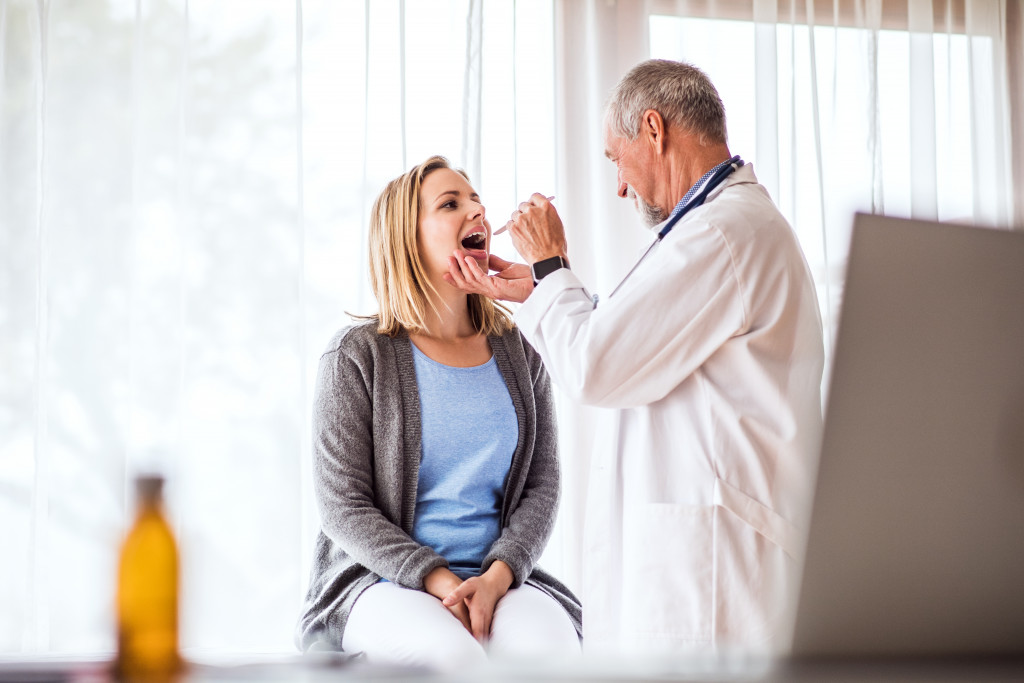 doctor examining a woman in the clinic