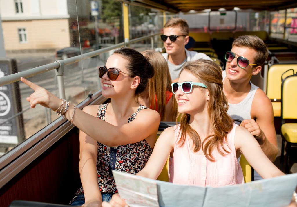 friends traveling together