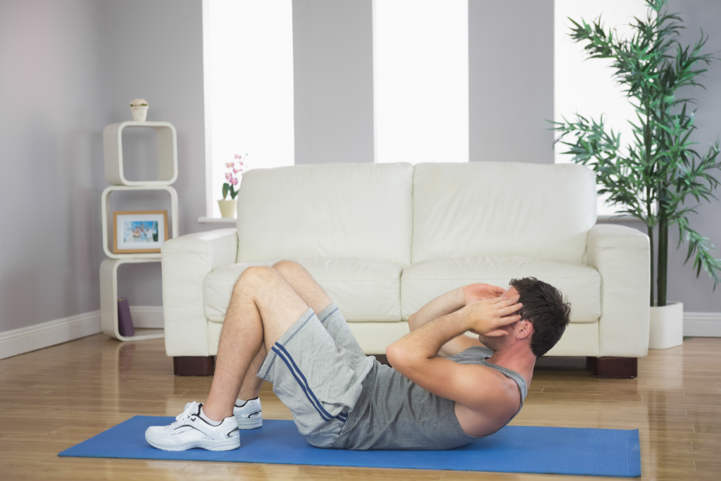 man doing sit ups or crunches at home